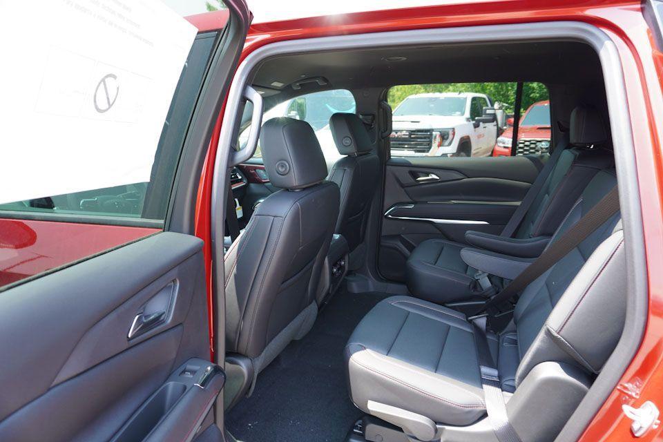 new 2025 Chevrolet Traverse car, priced at $48,003