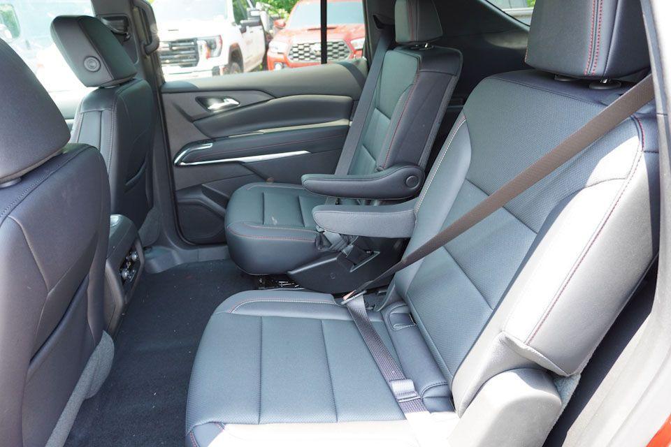 new 2025 Chevrolet Traverse car, priced at $48,003