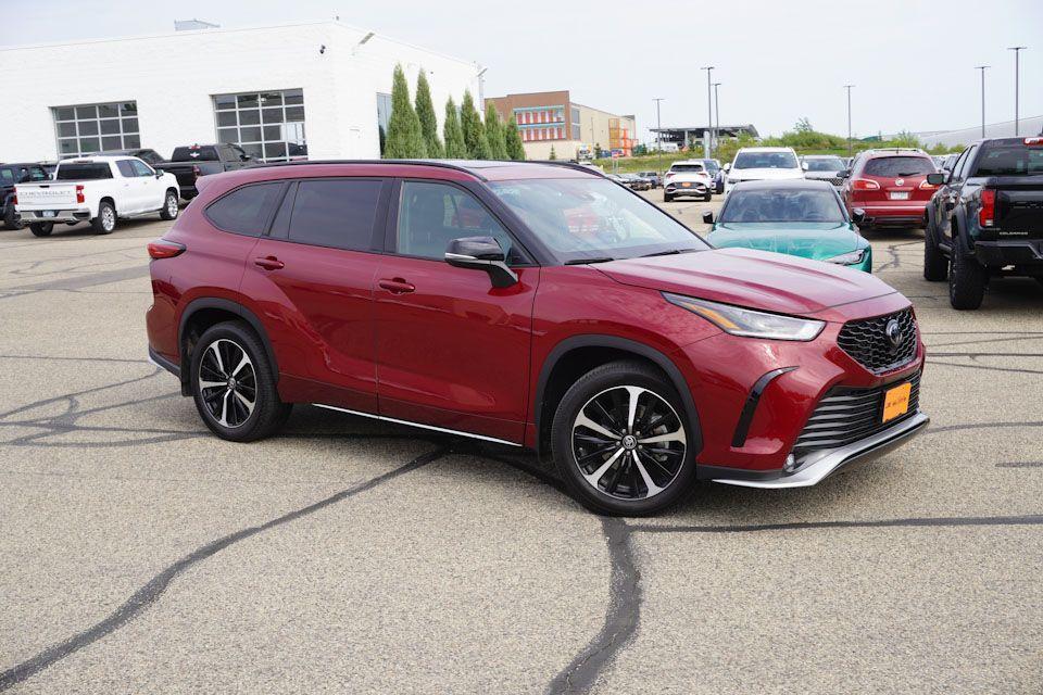 used 2022 Toyota Highlander car, priced at $38,707