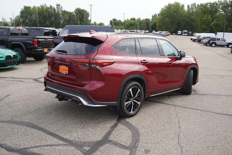 used 2022 Toyota Highlander car, priced at $38,707