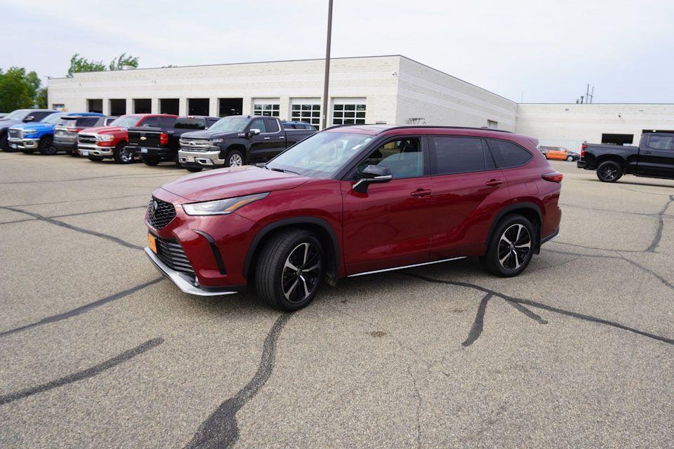 used 2022 Toyota Highlander car, priced at $38,707