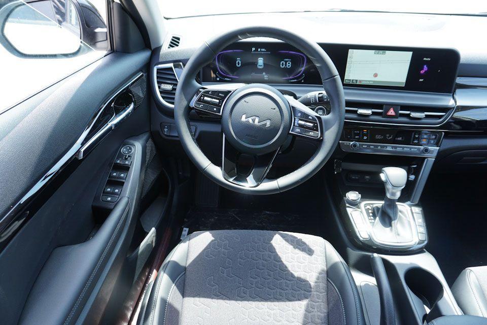 new 2025 Kia Seltos car, priced at $25,798