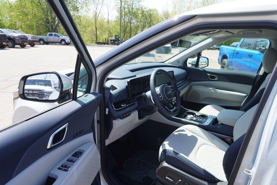 new 2025 Kia Carnival Hybrid car, priced at $41,485