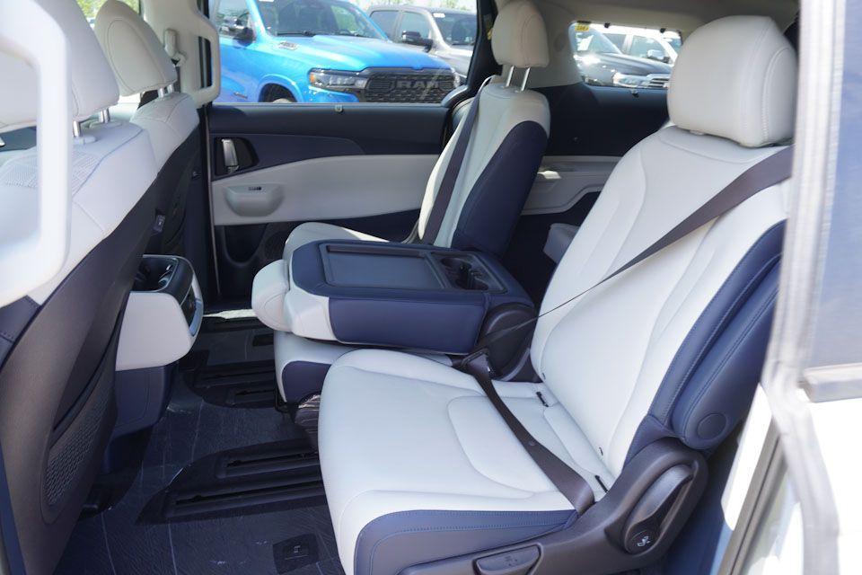 new 2025 Kia Carnival Hybrid car, priced at $41,485