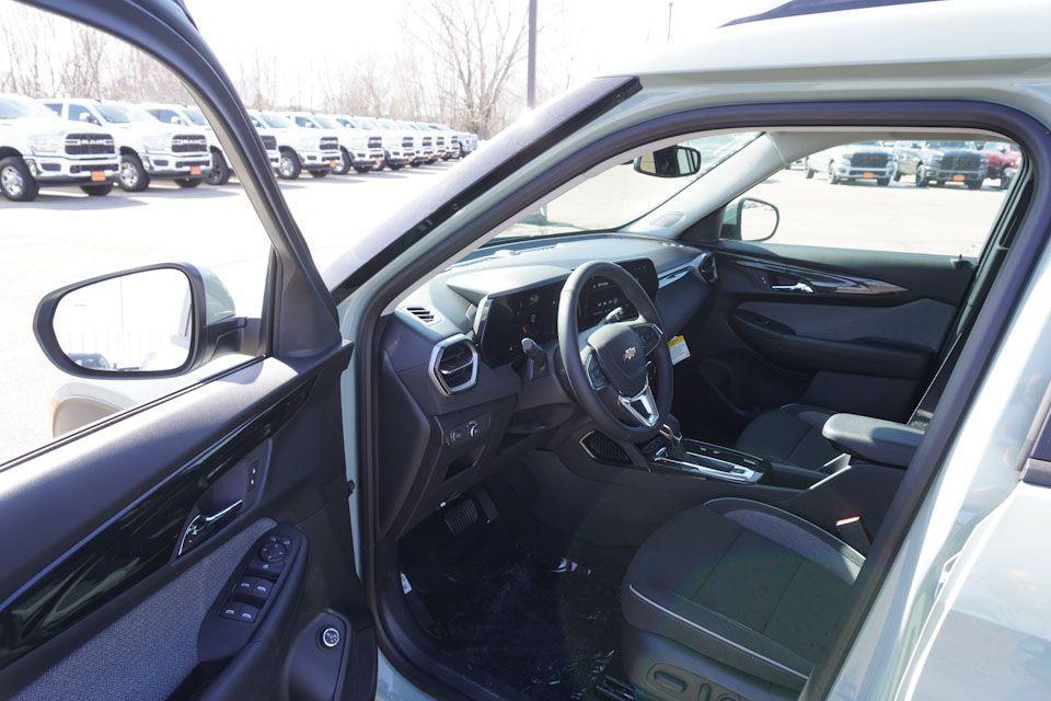 new 2025 Chevrolet TrailBlazer car, priced at $25,875