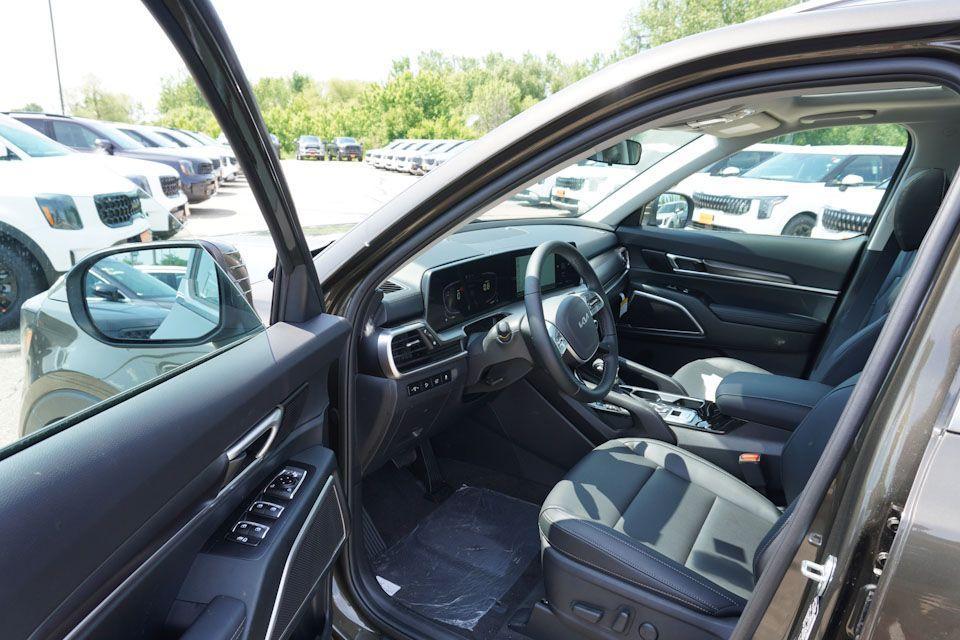 new 2025 Kia Telluride car, priced at $40,021