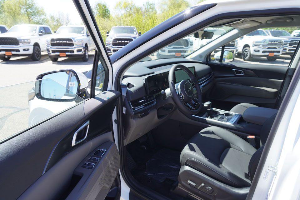new 2025 Kia Carnival car, priced at $37,801