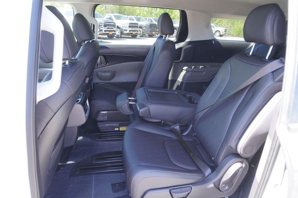 new 2025 Kia Carnival car, priced at $37,801