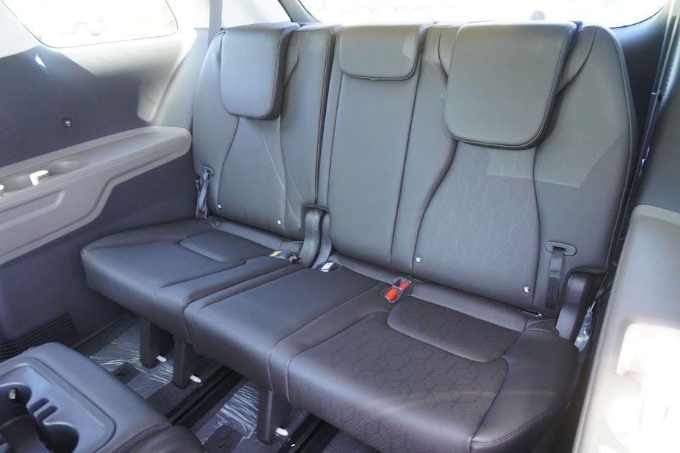 new 2025 Kia Carnival car, priced at $37,801