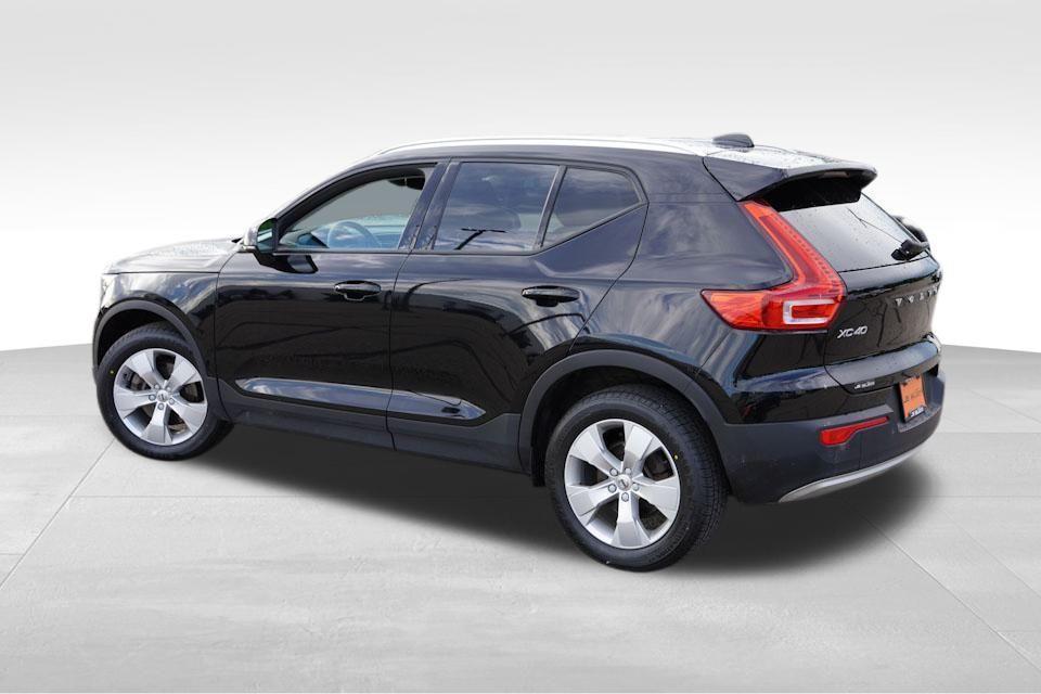 used 2022 Volvo XC40 car, priced at $25,639