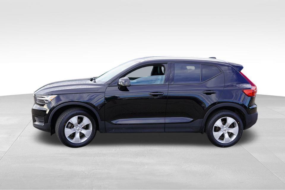 used 2022 Volvo XC40 car, priced at $25,639