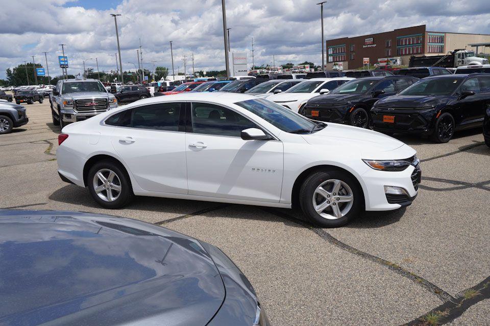 new 2025 Chevrolet Malibu car, priced at $24,595