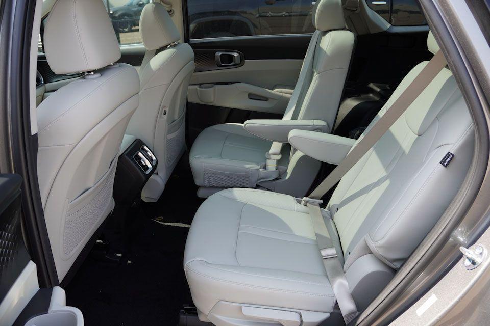 new 2025 Kia Sorento Hybrid car, priced at $37,712