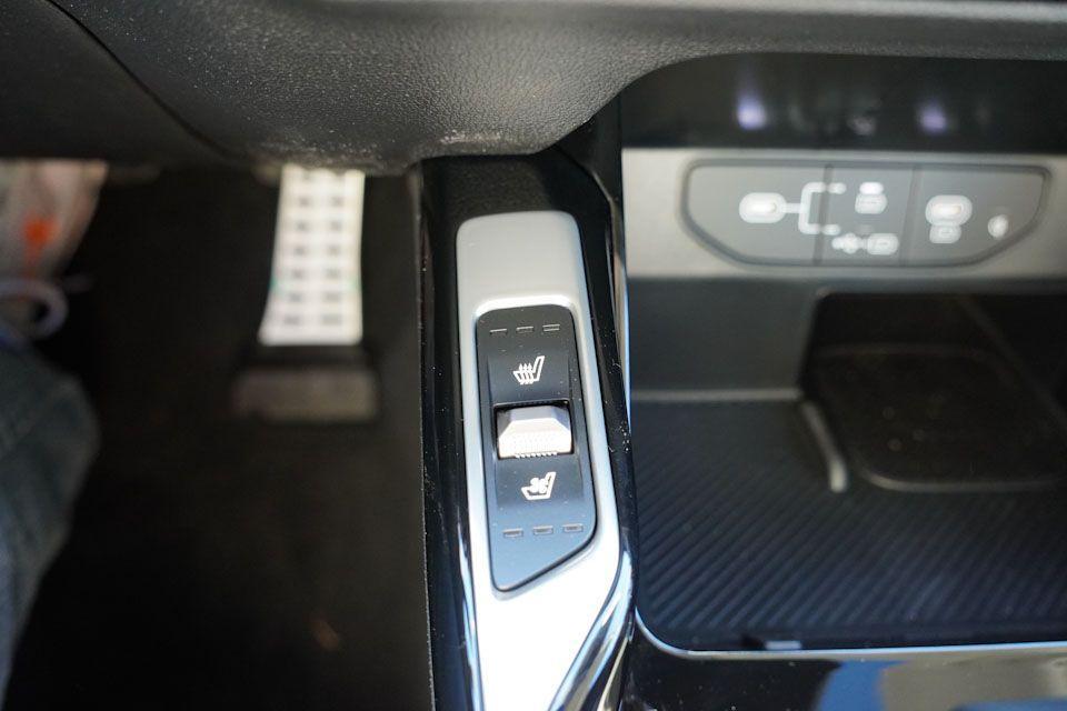 new 2026 Kia Sorento car, priced at $40,037