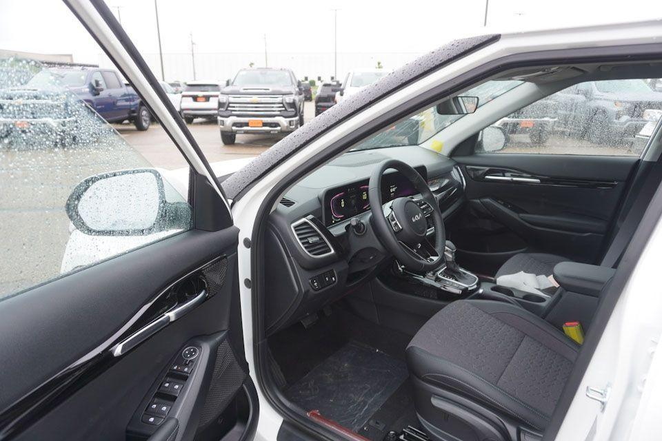new 2025 Kia Seltos car, priced at $25,798