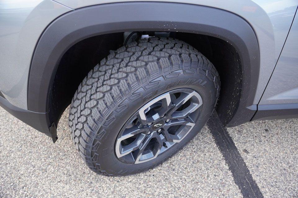 new 2026 Chevrolet Equinox car, priced at $33,740