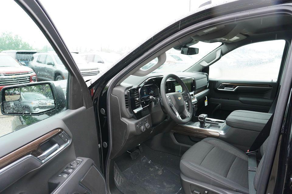 new 2025 Chevrolet Silverado 1500 car, priced at $49,610