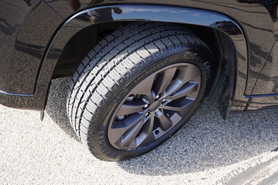 used 2020 Jeep Cherokee car, priced at $20,059