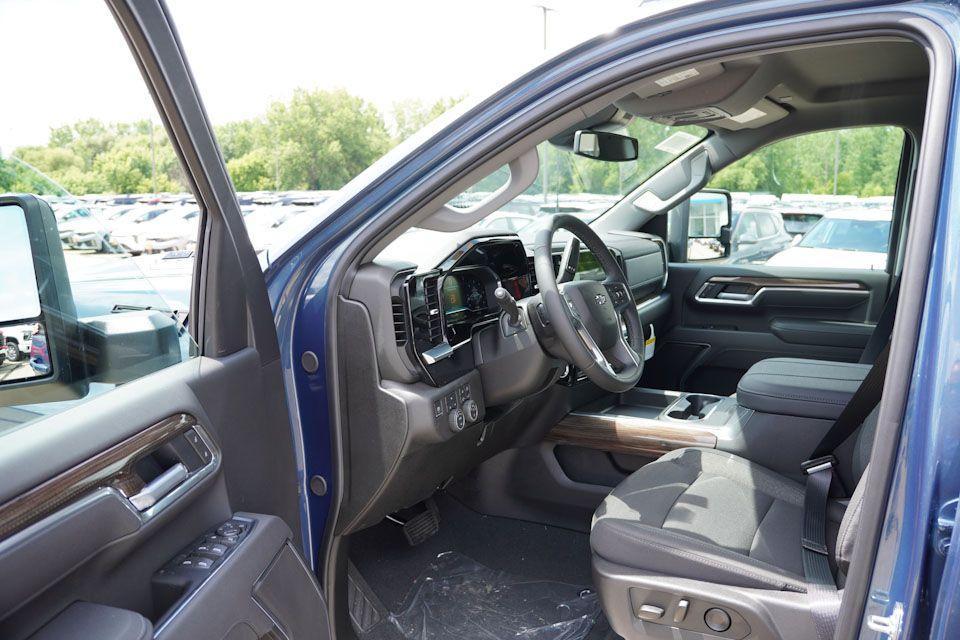 new 2025 Chevrolet Silverado 3500 car, priced at $61,280
