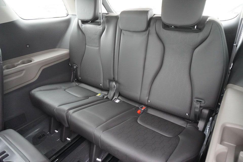 new 2025 Kia Carnival car, priced at $37,801