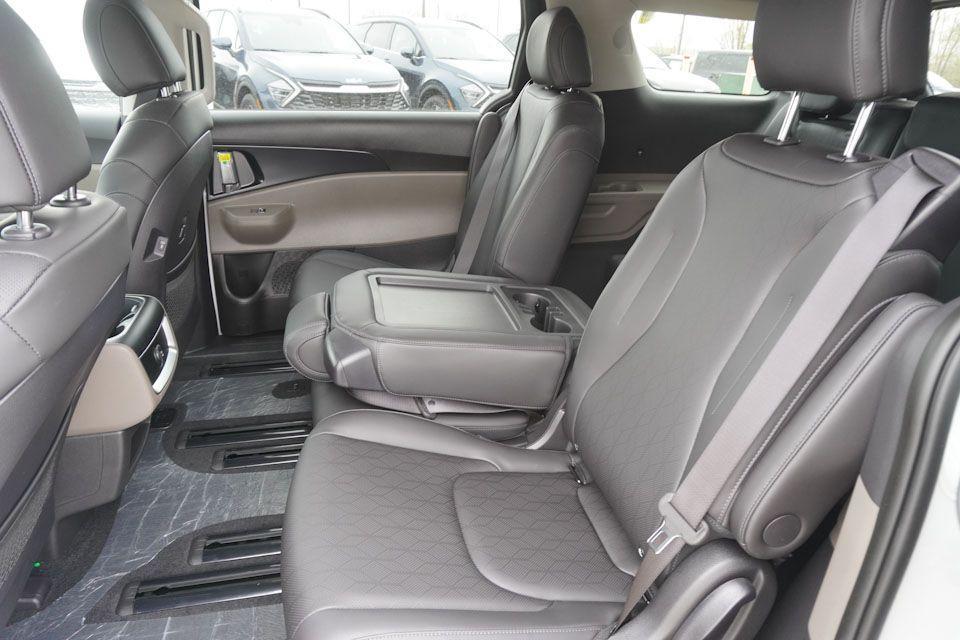 new 2025 Kia Carnival car, priced at $37,801