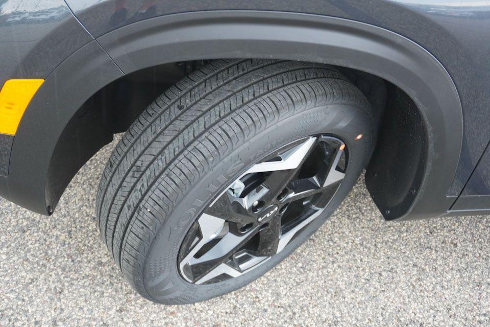 new 2025 Kia Seltos car, priced at $25,437
