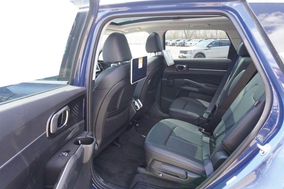 new 2025 Kia Sorento car, priced at $40,032