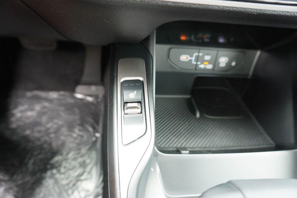 new 2025 Kia Sorento car, priced at $37,904