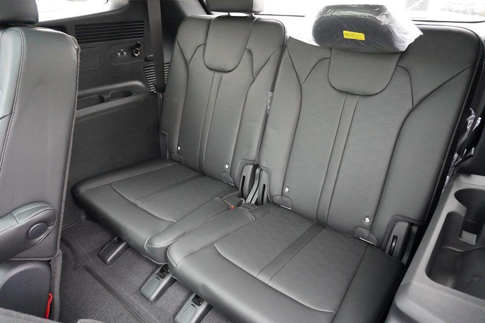 new 2025 Kia Sorento car, priced at $37,904