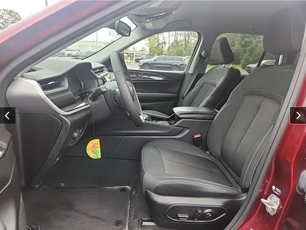 used 2023 Jeep Grand Cherokee car, priced at $28,494