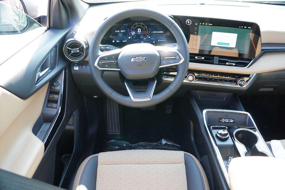 new 2026 Chevrolet Equinox car, priced at $32,895