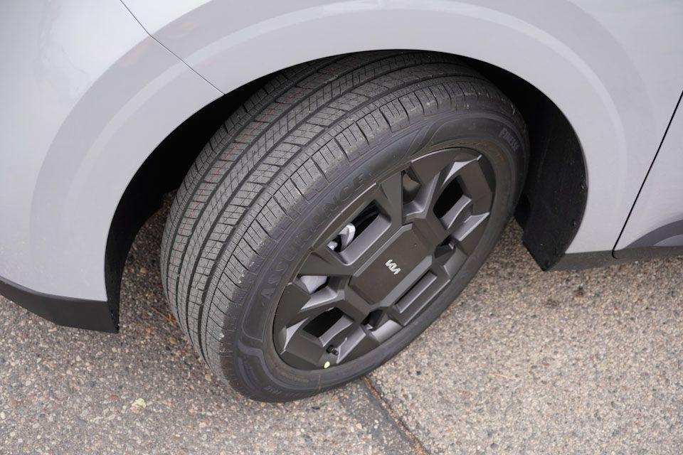 new 2026 Kia Carnival Hybrid car, priced at $41,756