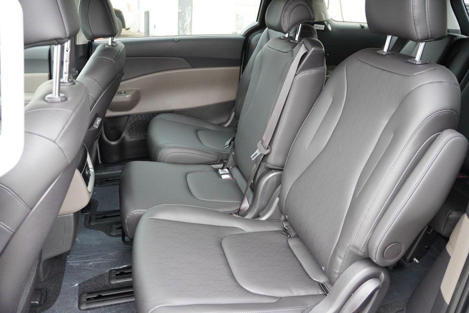 new 2026 Kia Carnival Hybrid car, priced at $41,756