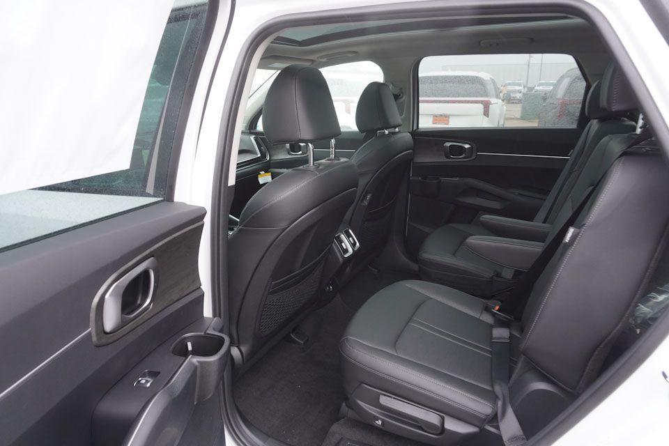 new 2025 Kia Sorento car, priced at $38,356