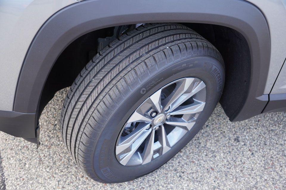 new 2026 Chevrolet Equinox car, priced at $31,890