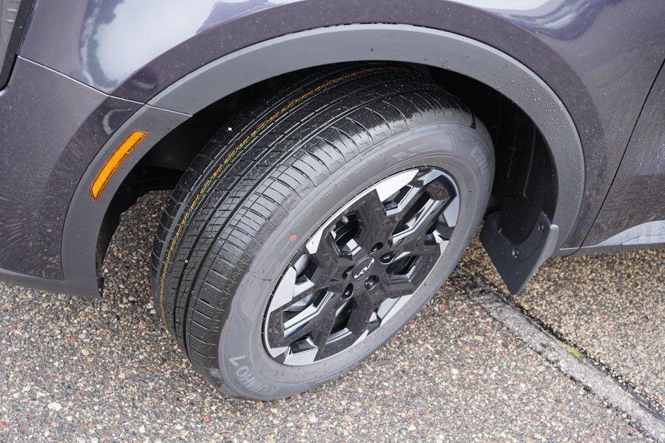 new 2025 Kia Sorento car, priced at $35,382