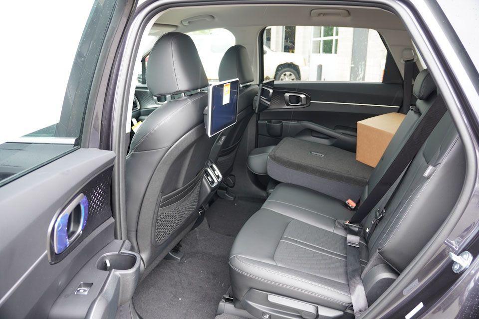 new 2025 Kia Sorento car, priced at $35,382