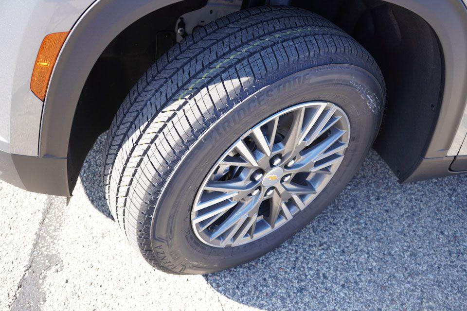 new 2026 Chevrolet Traverse car, priced at $43,720