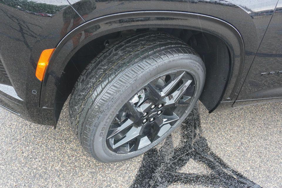 new 2025 Chevrolet Traverse car, priced at $56,382