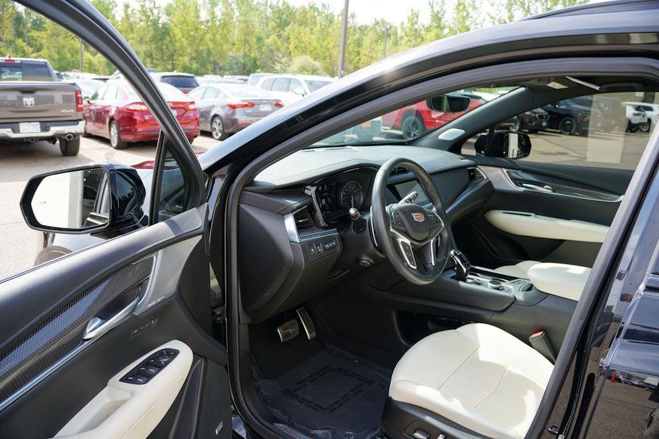 used 2023 Cadillac XT5 car, priced at $39,524