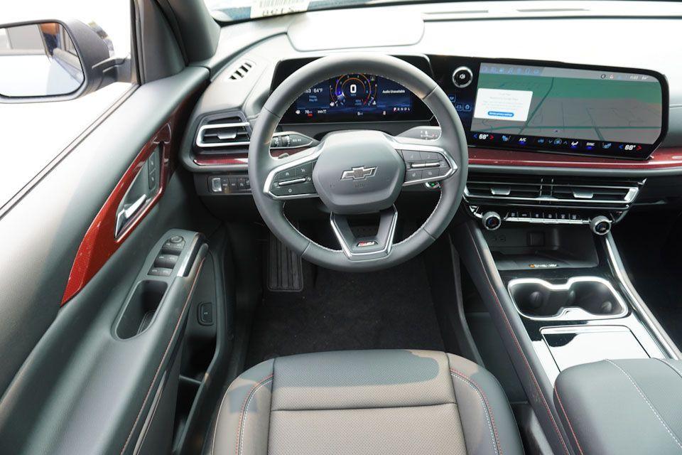 new 2025 Chevrolet Traverse car, priced at $47,553