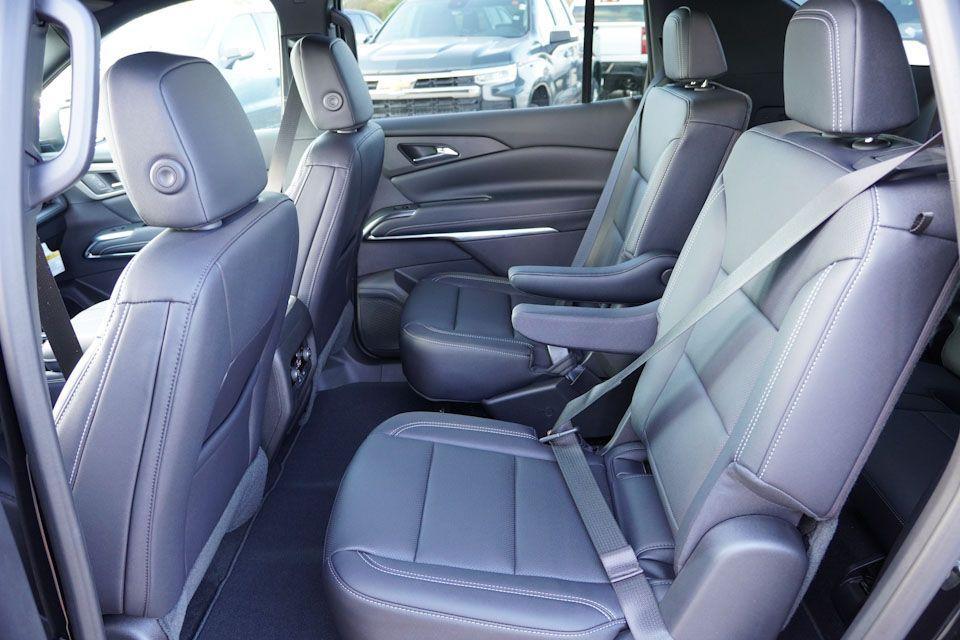 new 2026 Chevrolet Traverse car, priced at $45,405