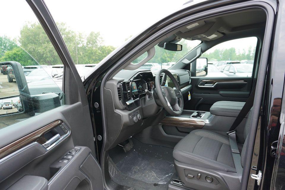 new 2025 Chevrolet Silverado 3500 car, priced at $61,485