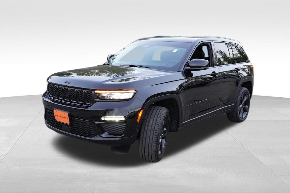 used 2025 Jeep Grand Cherokee car, priced at $39,289