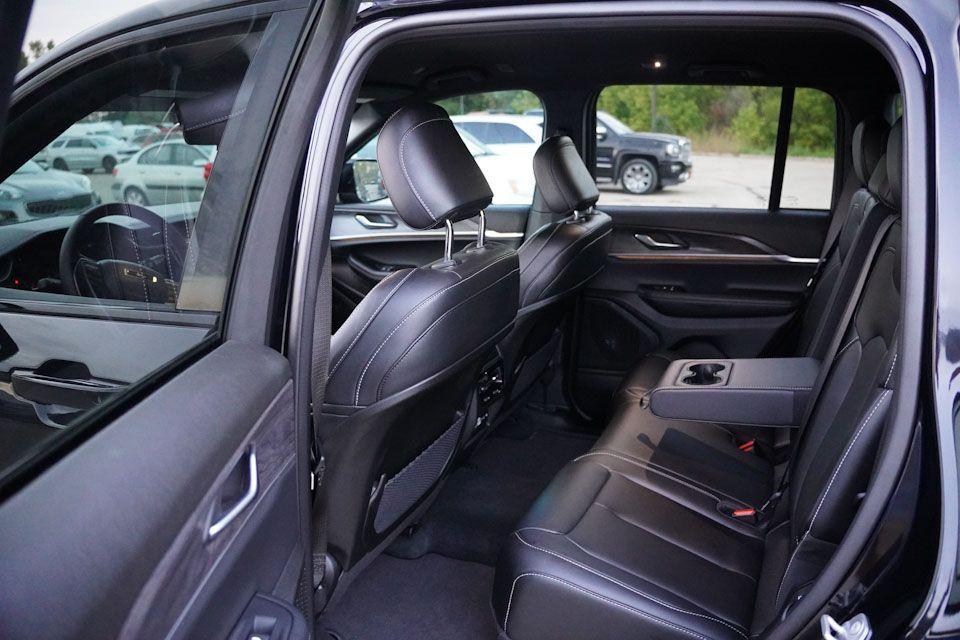 used 2025 Jeep Grand Cherokee car, priced at $39,289