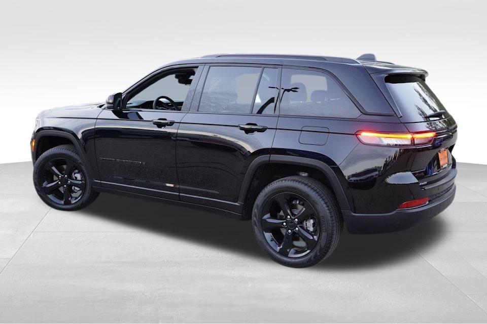 used 2025 Jeep Grand Cherokee car, priced at $39,289