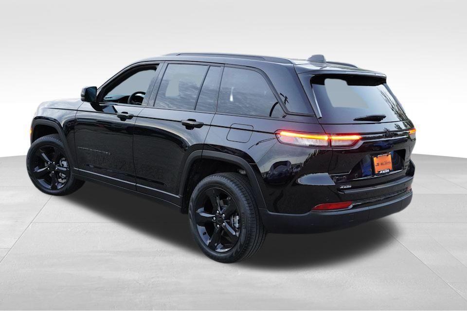 used 2025 Jeep Grand Cherokee car, priced at $39,289