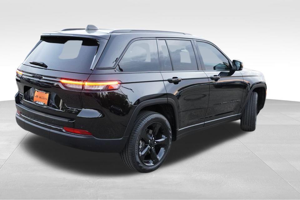 used 2025 Jeep Grand Cherokee car, priced at $39,289