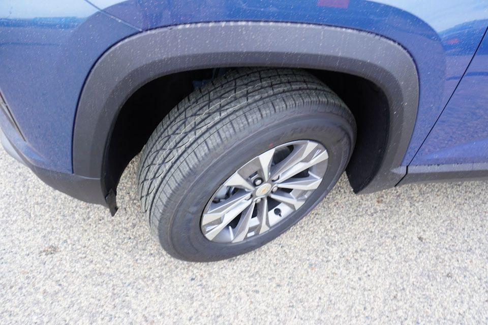 new 2026 Chevrolet Equinox car, priced at $31,405
