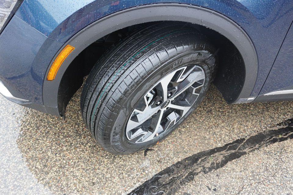 new 2025 Kia Sportage Hybrid car, priced at $32,449
